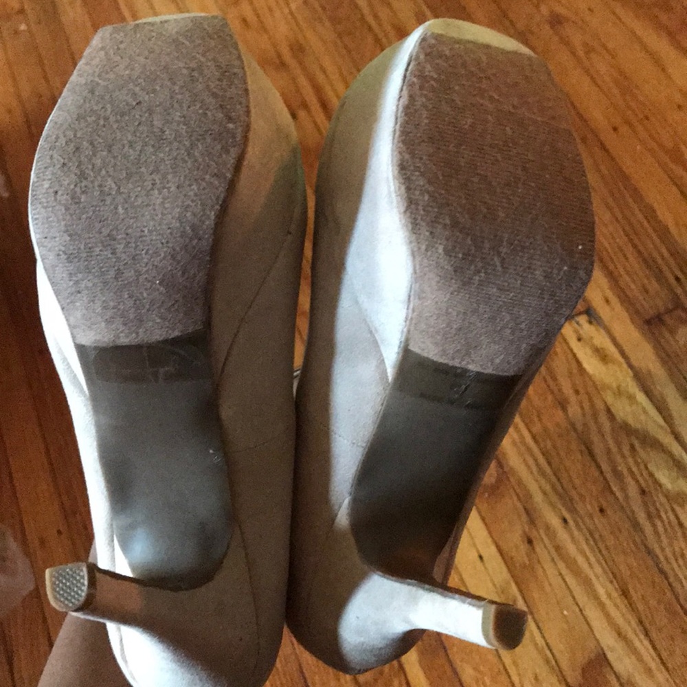 Shoes - Picture 3 of 4